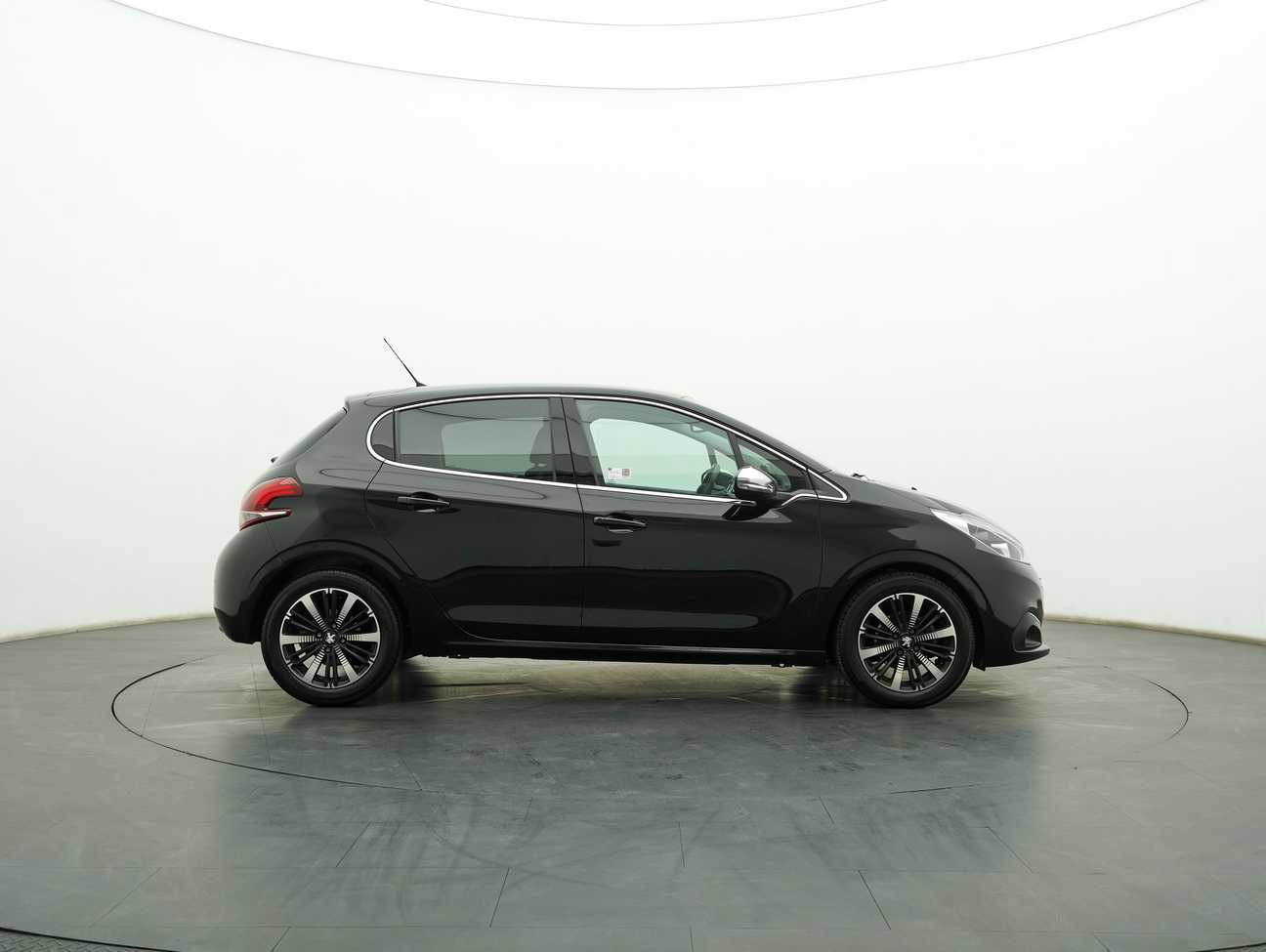 terpakai 2019 Peugeot 208 PureTech 1.2