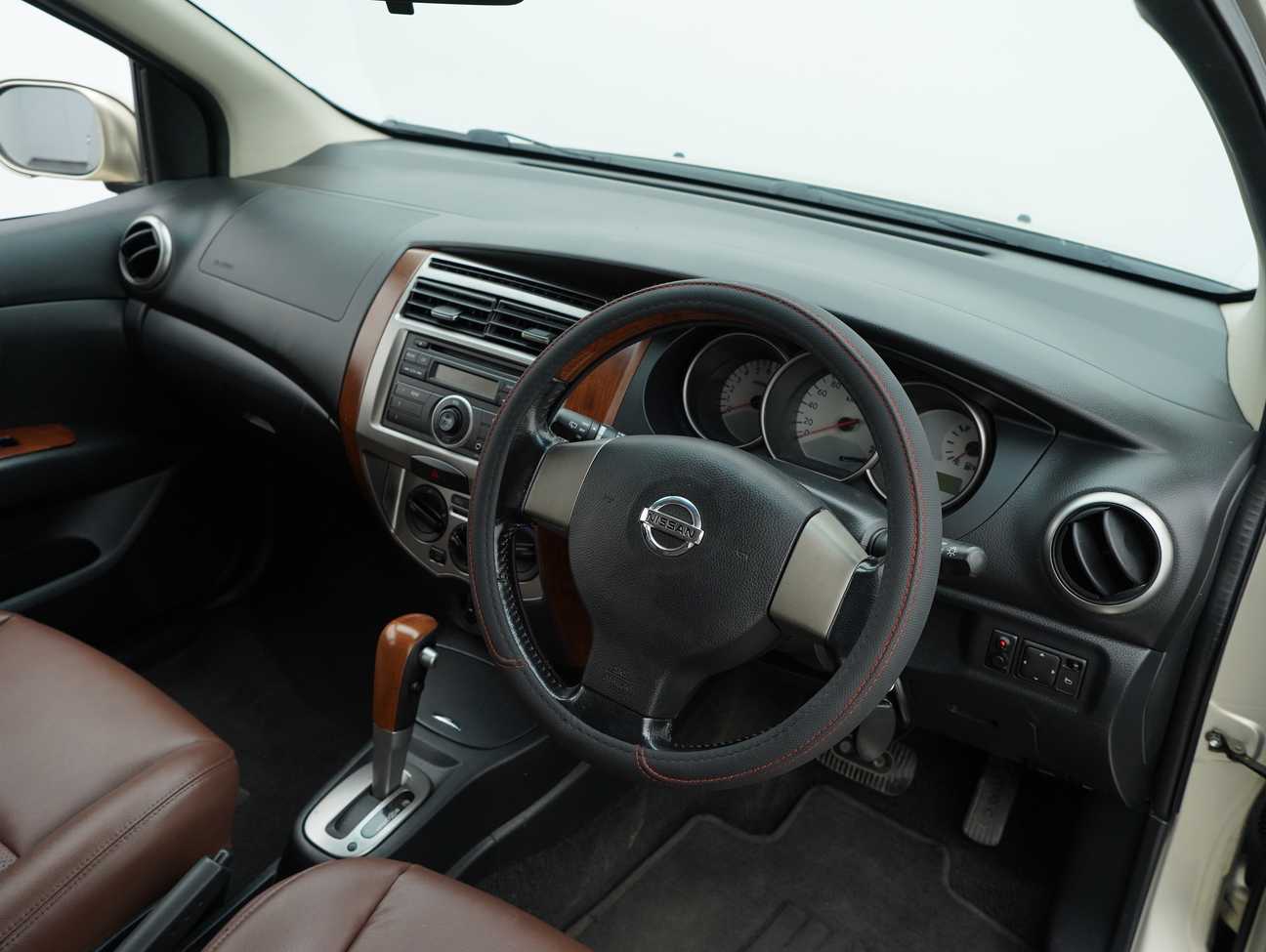 used 2012 Nissan Grand Livina CVTC Comfort 1.8