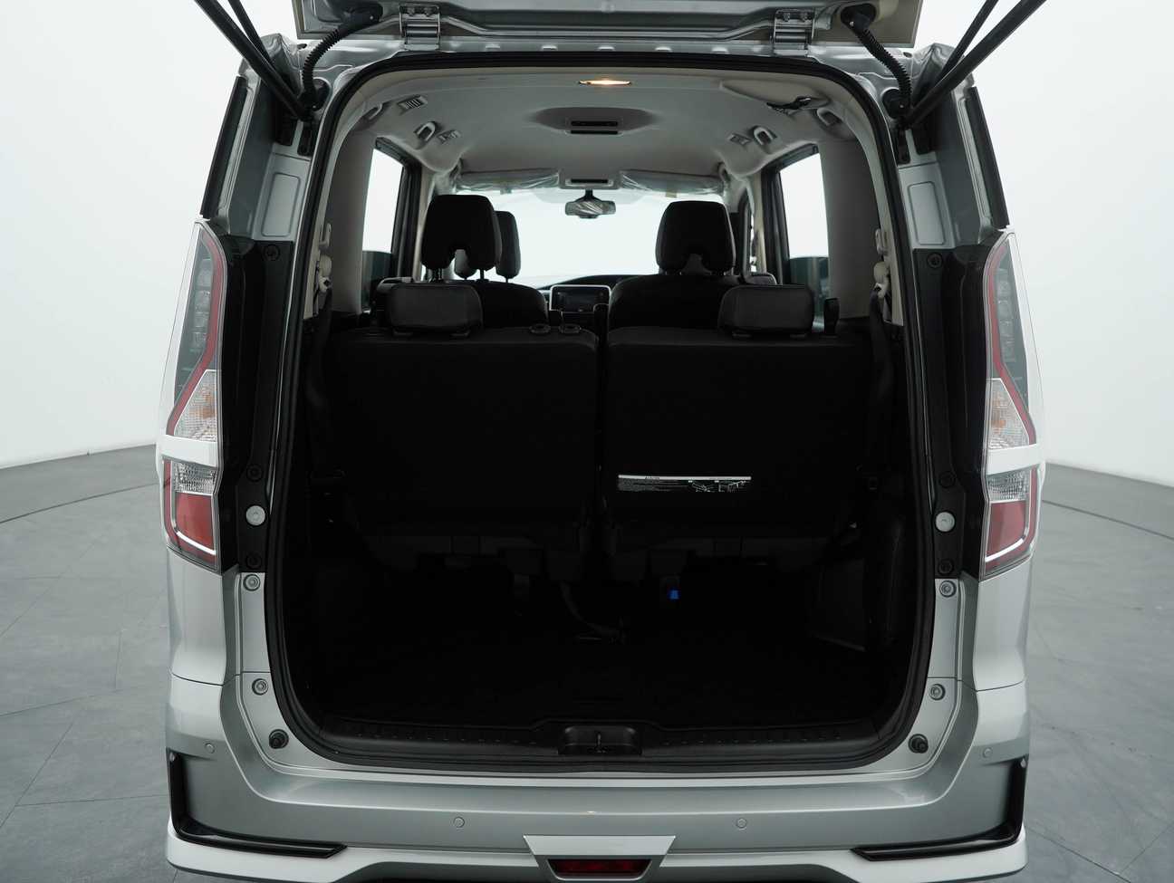 terpakai 2023 Nissan Serena S-Hybrid High-Way Star 2.0