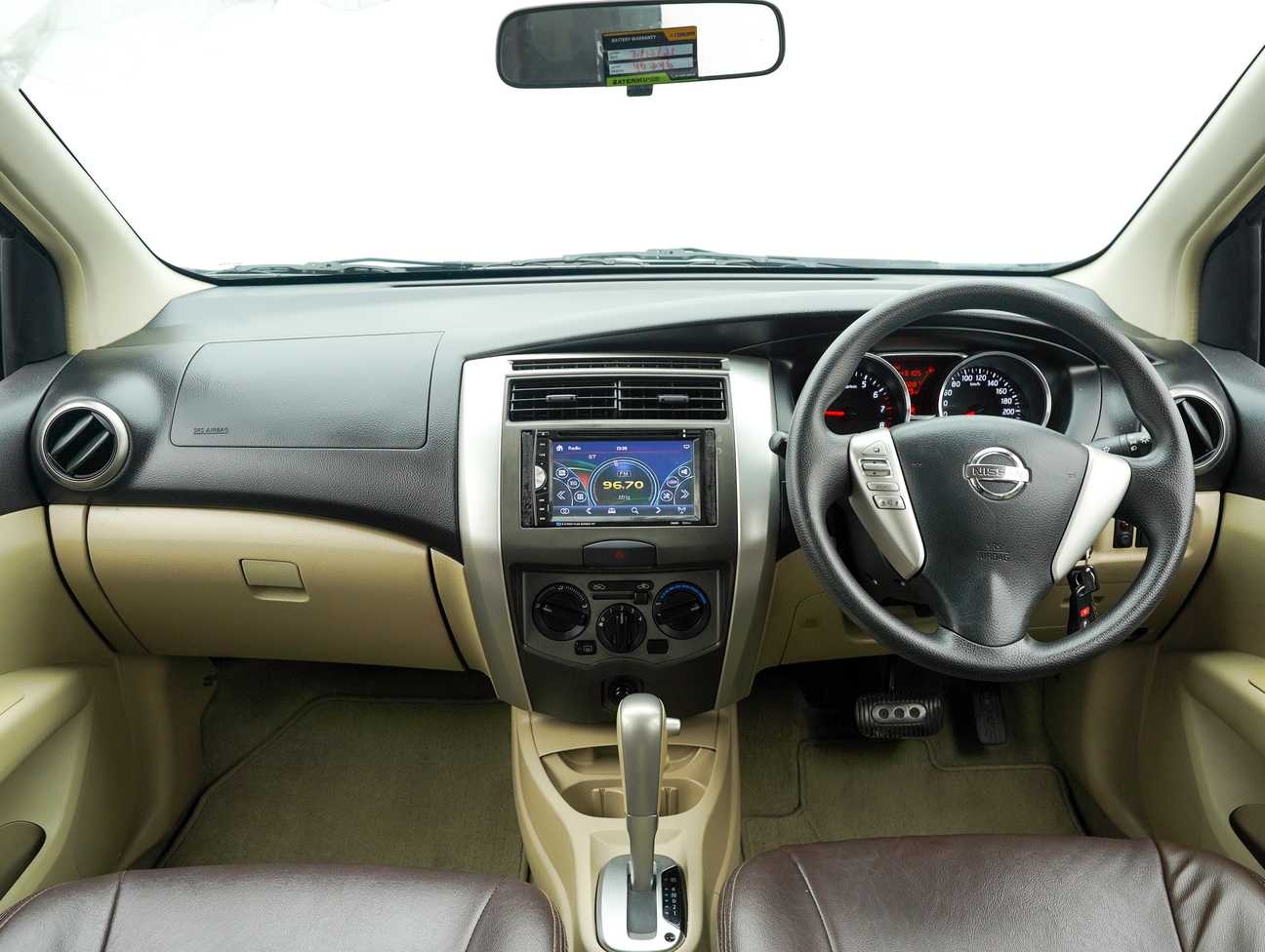 used 2016 Nissan GRAND LIVINA  1.6