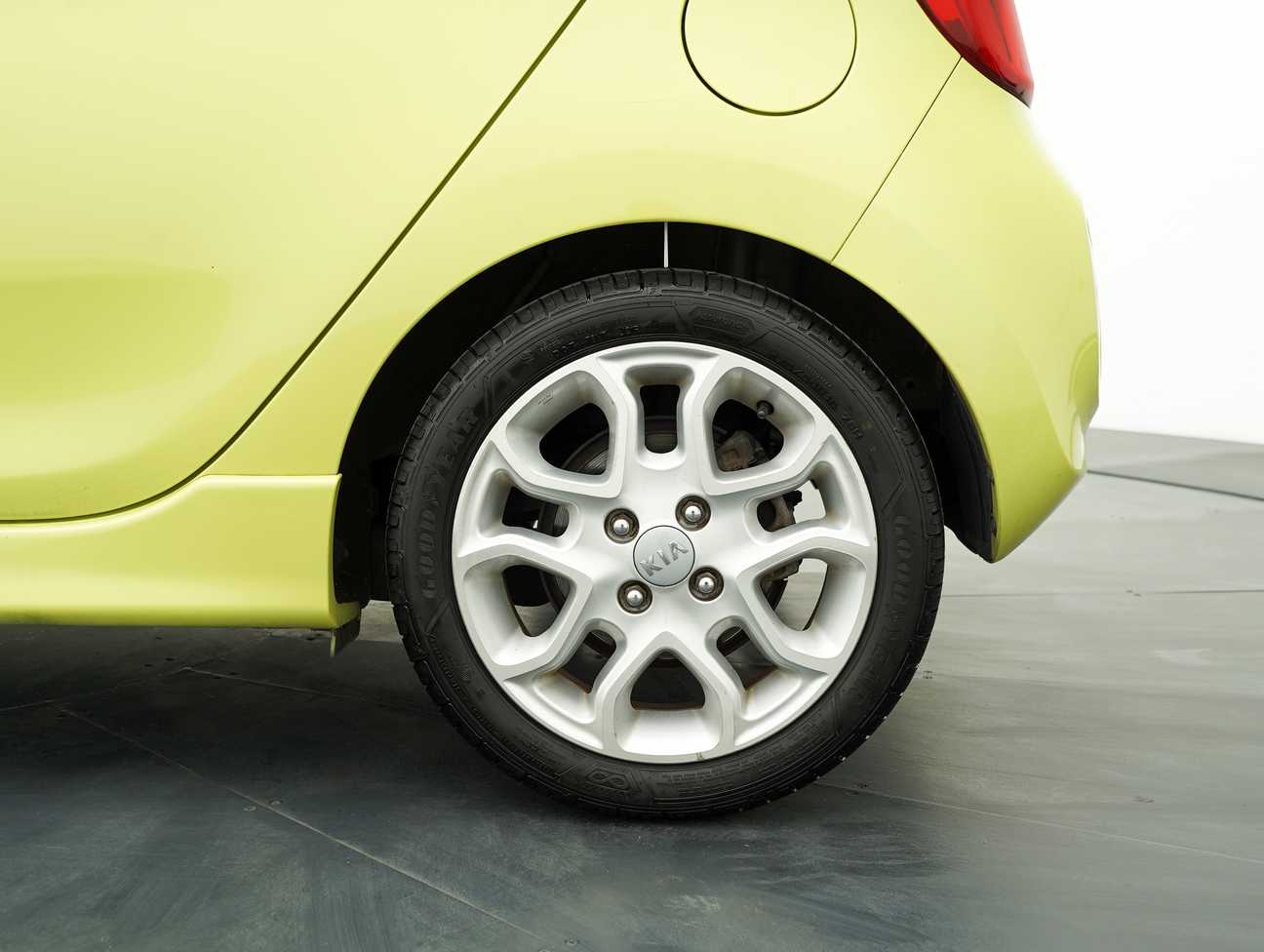 terpakai 2013 Kia PICANTO  1.2