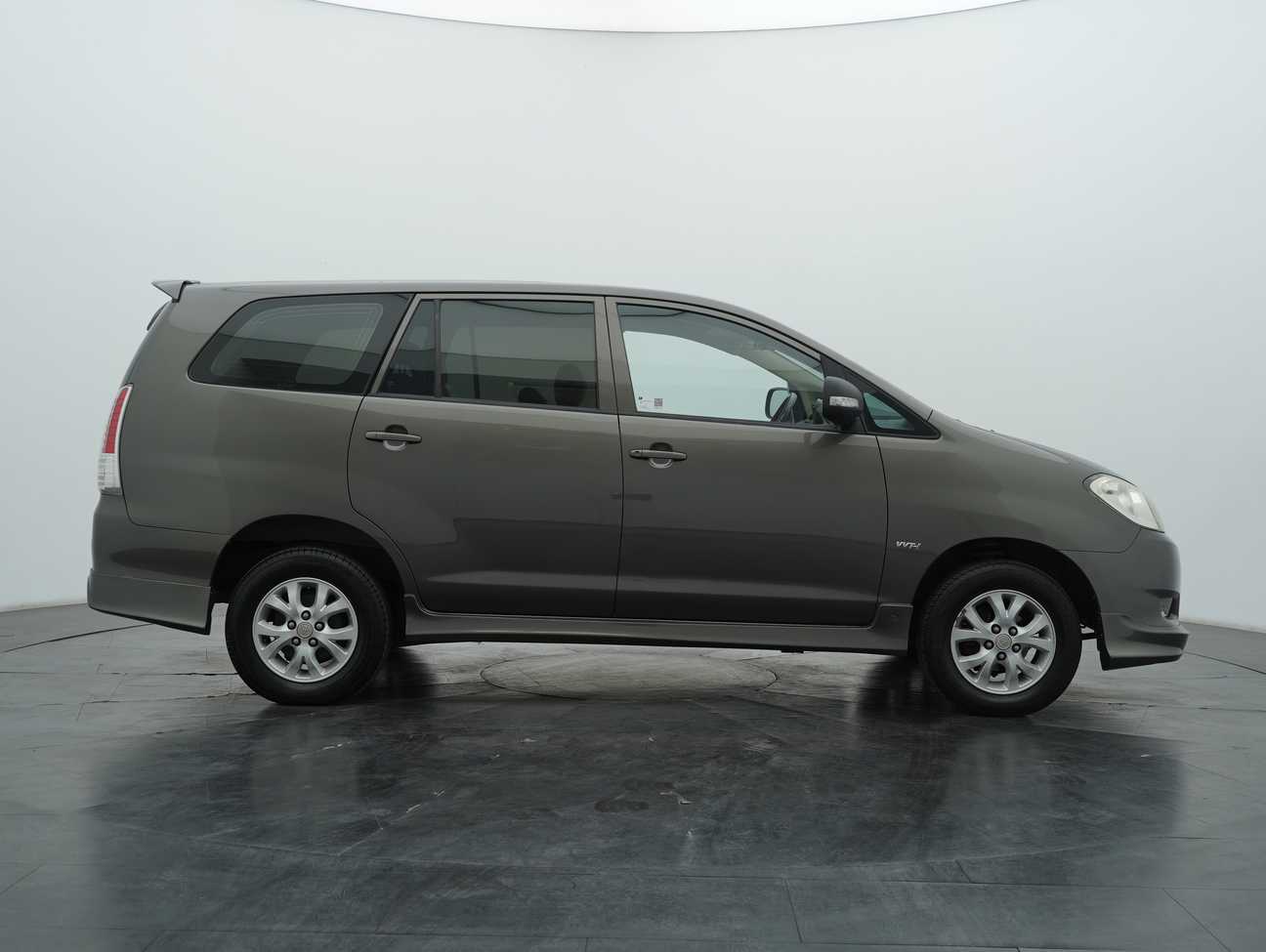 used 2011 Toyota Innova E 2.0