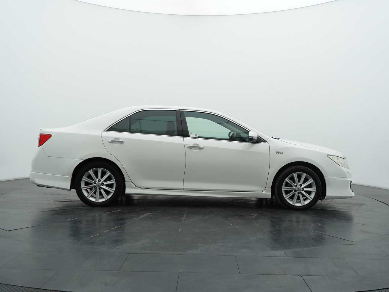 terpakai 2014 Toyota Camry V 2.5