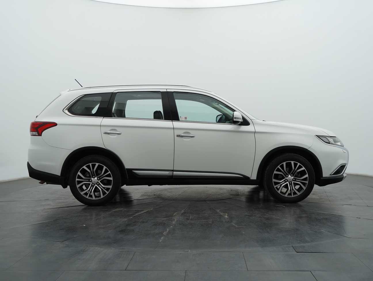 used 2016 Mitsubishi Outlander  2.4