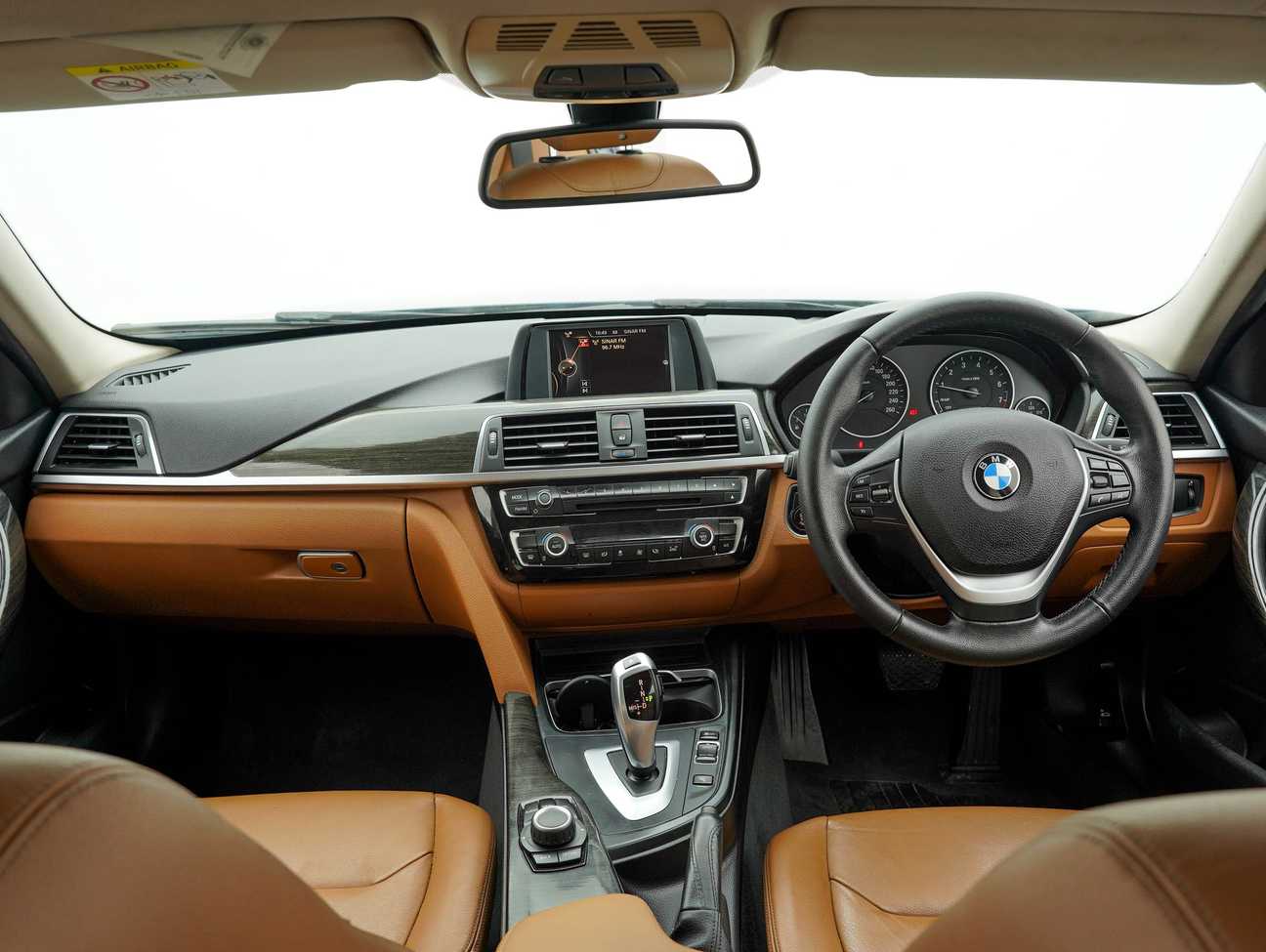 used 2016 BMW 318i Luxury 1.5