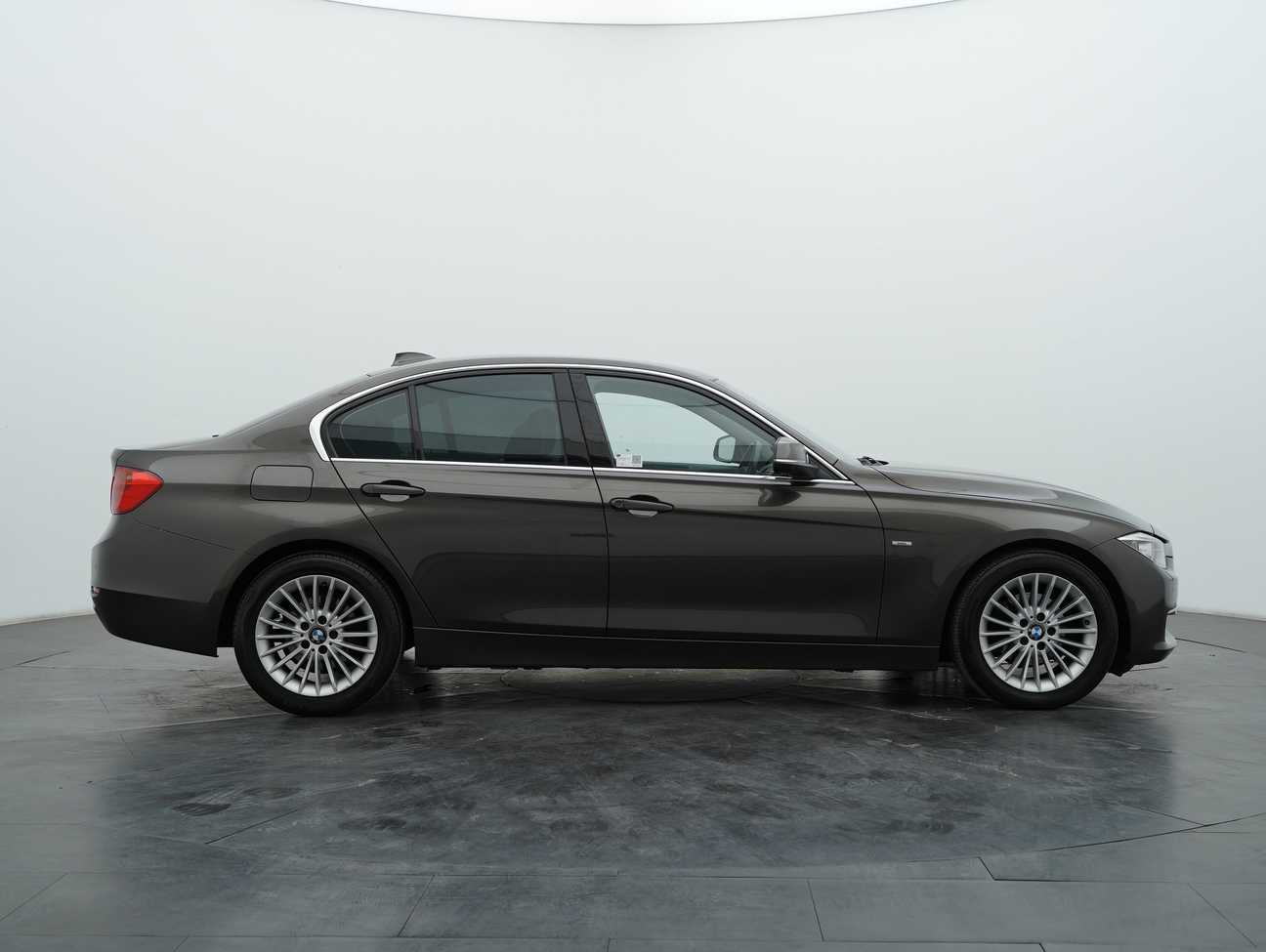 used 2014 BMW 320i Luxury Line 2.0