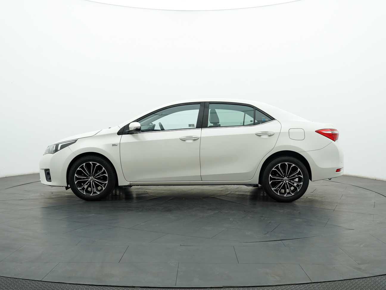 used 2014 Toyota Corolla Altis V 2.0