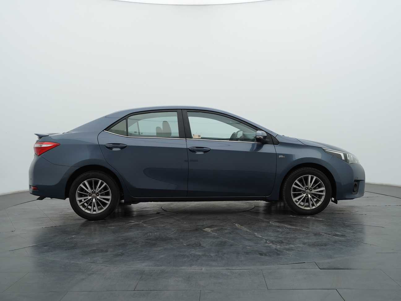 used 2014 Toyota Corolla Altis E 1.8