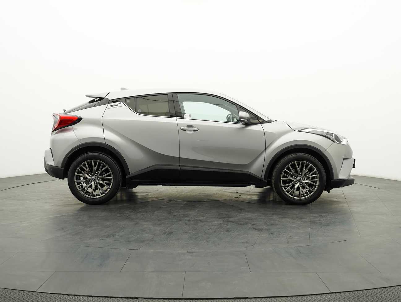 used 2018 Toyota C-HR  1.8