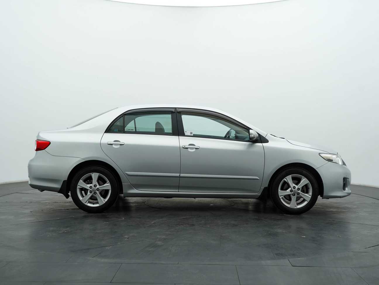 used 2013 Toyota Corolla Altis E 1.8
