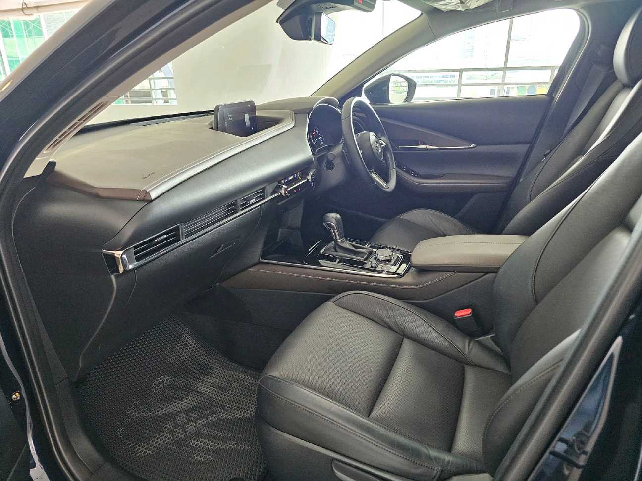 terpakai 2023 Mazda CX-30 SKYACTIV-G High Plus 2.0