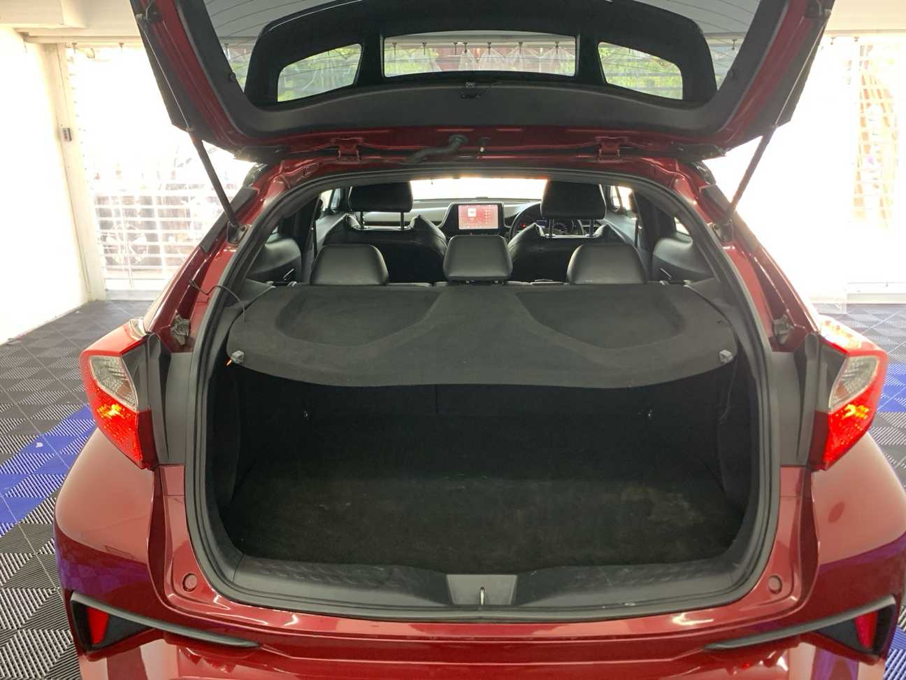 used 2018 Toyota C-HR  1.8