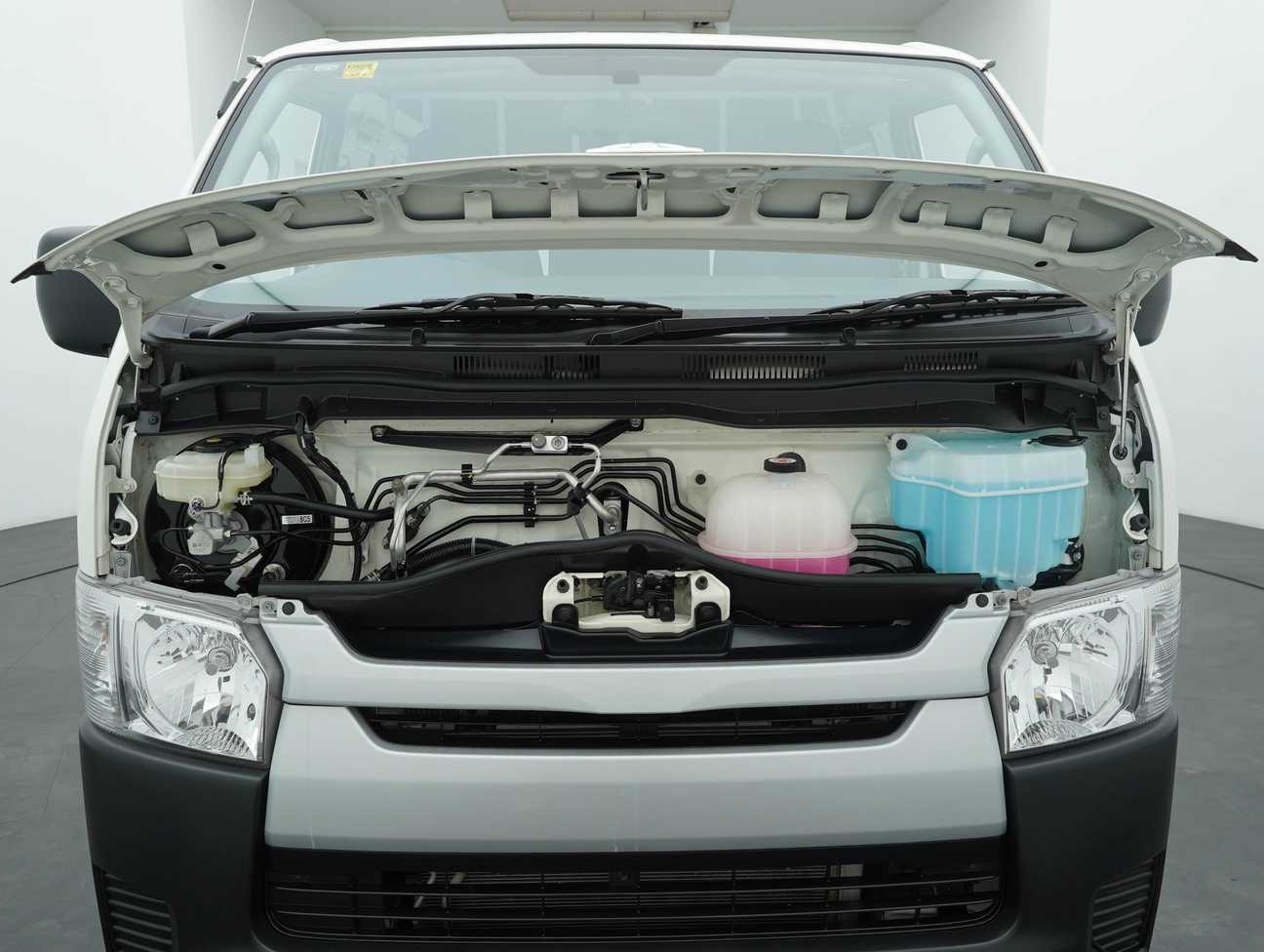 terpakai 2023 Toyota Hiace Panel 2.5