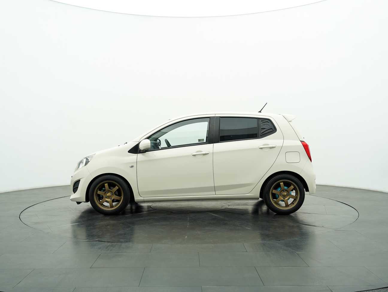 terpakai 2016 Perodua AXIA G 1.0