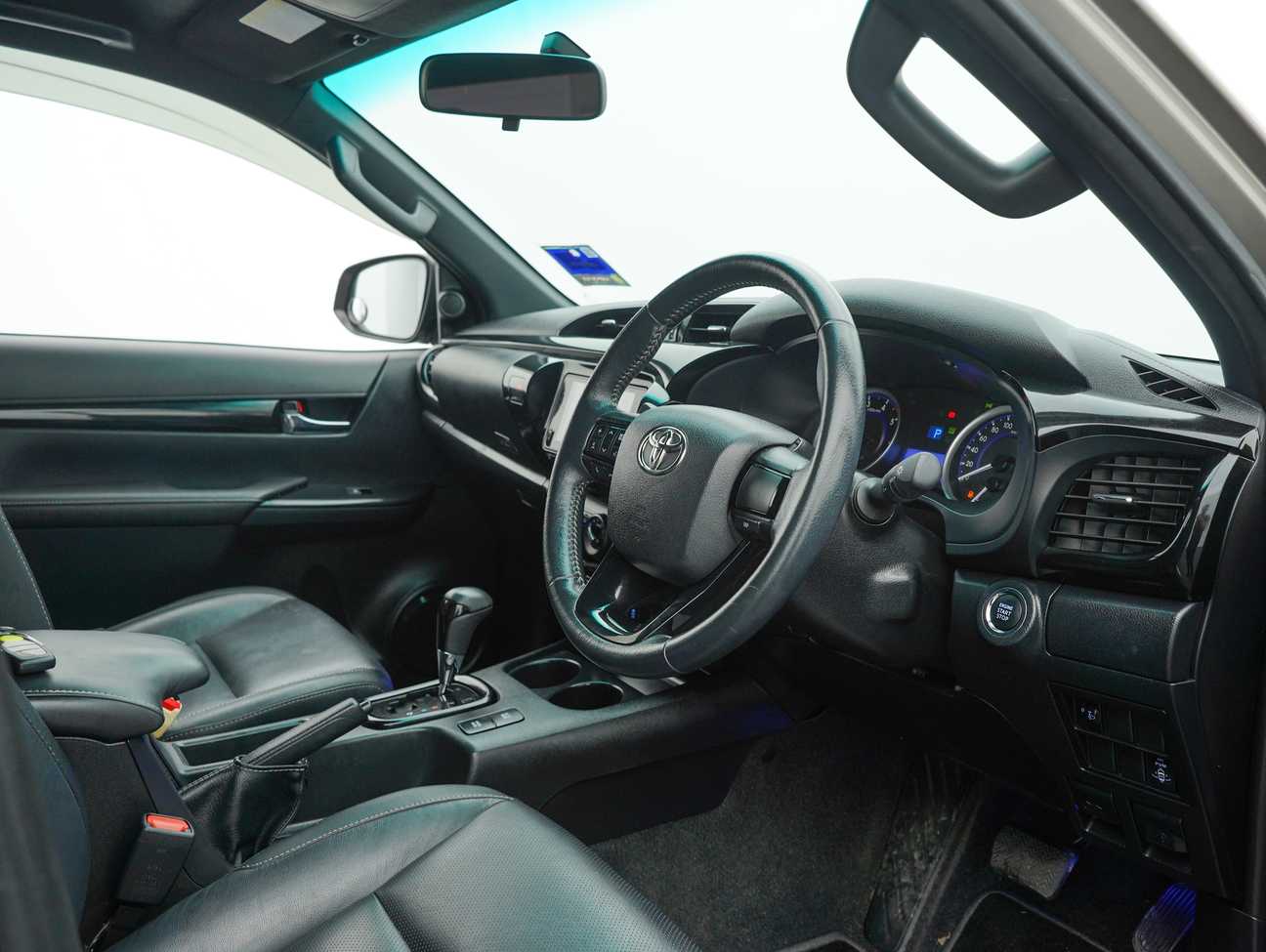 used 2019 Toyota HILUX DOUBLE CAB LE 4X4 2.4