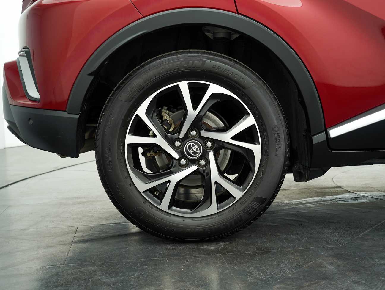 used 2019 Toyota C-HR  1.8