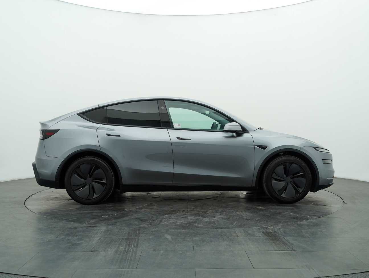used 2025 Tesla Model Y Standard Range 