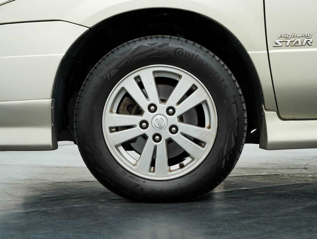 used 2011 Nissan Serena Comfort 2.0