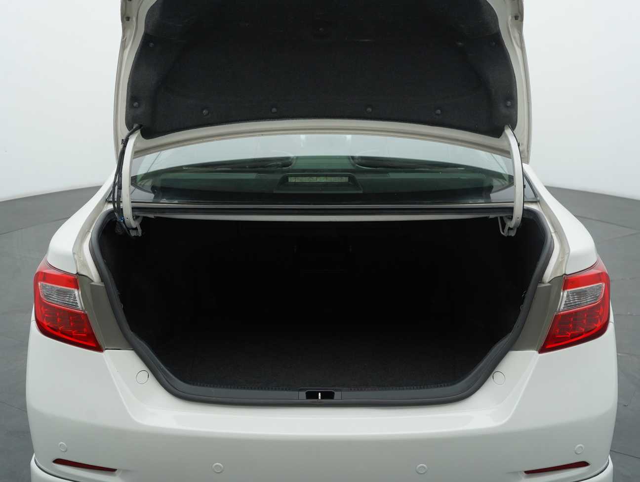 terpakai 2014 Toyota Camry V 2.5