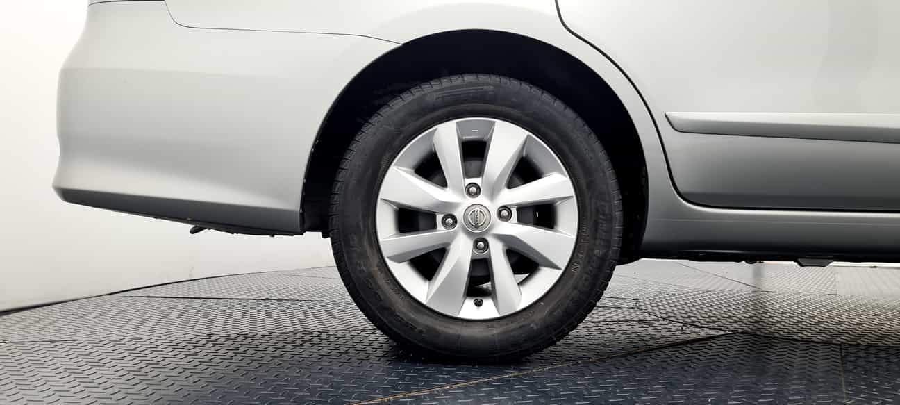 used 2014 Nissan GRAND LIVINA COMFORT 1.6