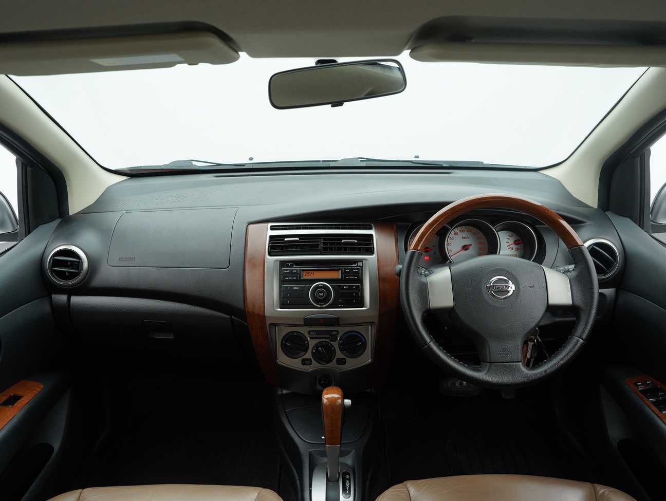 used 2013 Nissan Grand Livina CVTC Comfort 1.8