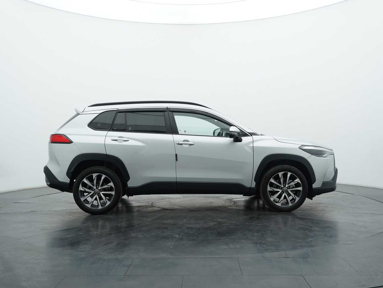 used 2023 Toyota Corolla Cross V 1.8