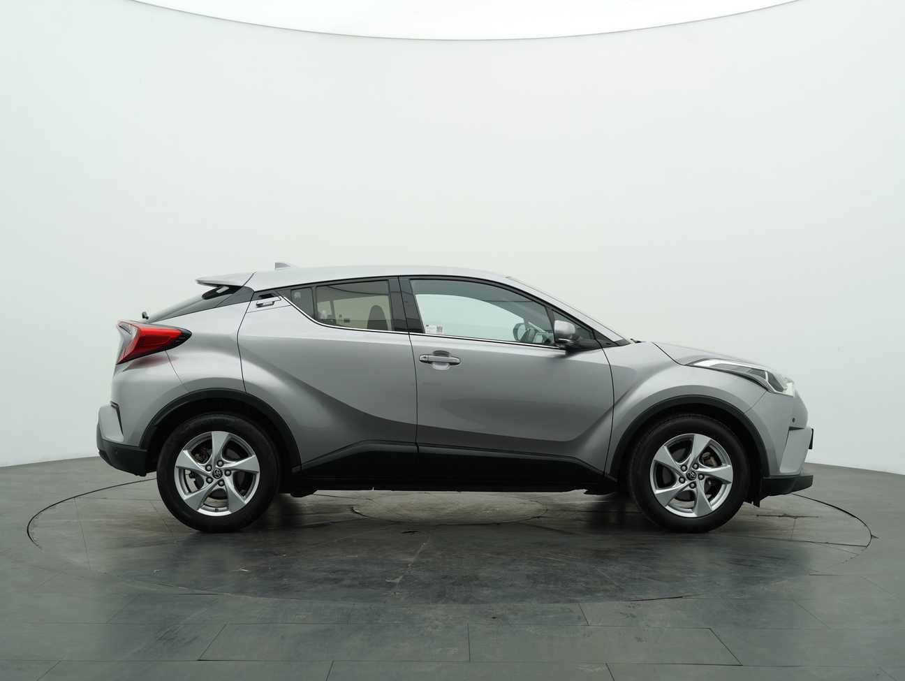 used 2018 Toyota C-HR  1.8