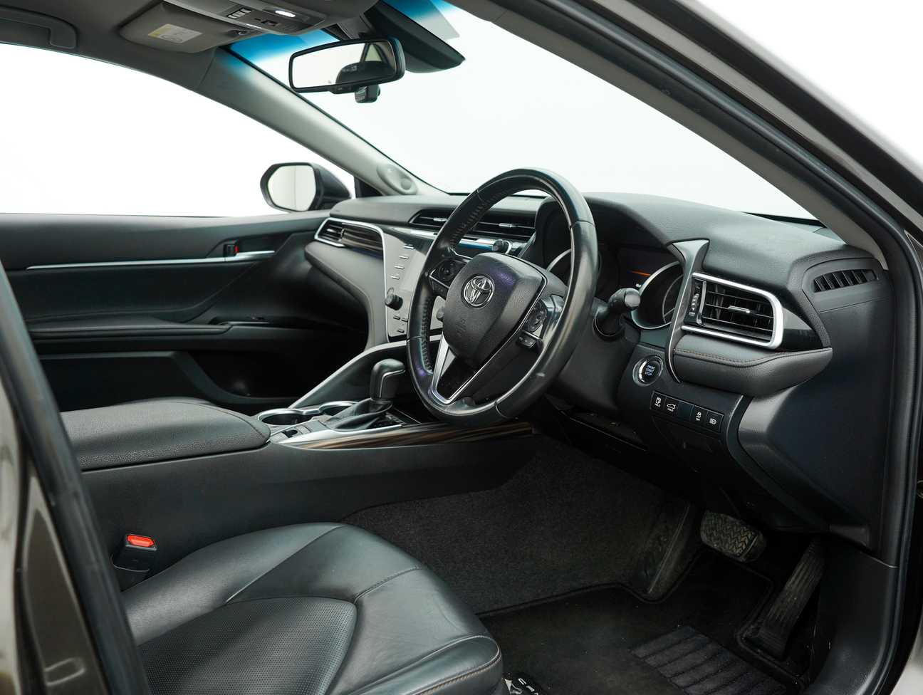 terpakai 2019 Toyota CAMRY V 2.5