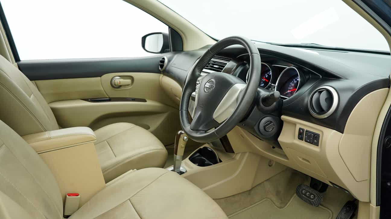 used 2015 Nissan GRAND LIVINA  1.8