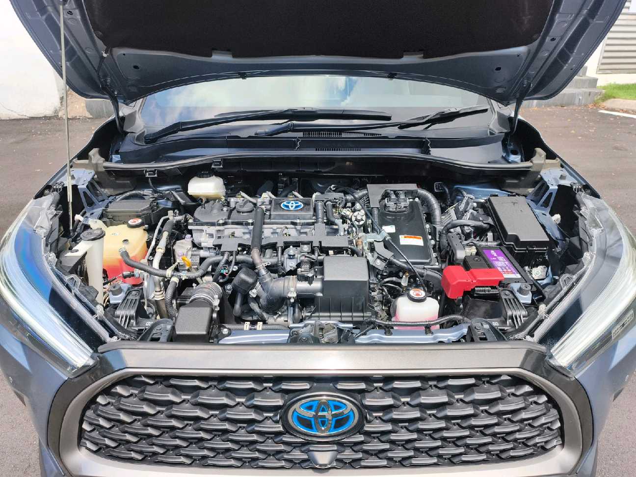 terpakai 2022 Toyota Corolla Cross Hybrid 1.8