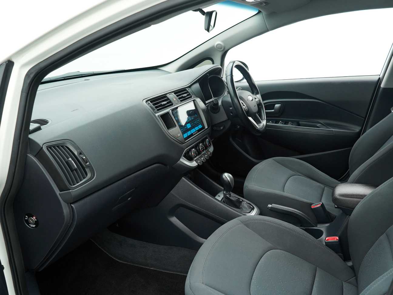 terpakai 2014 Kia Rio EX 1.4