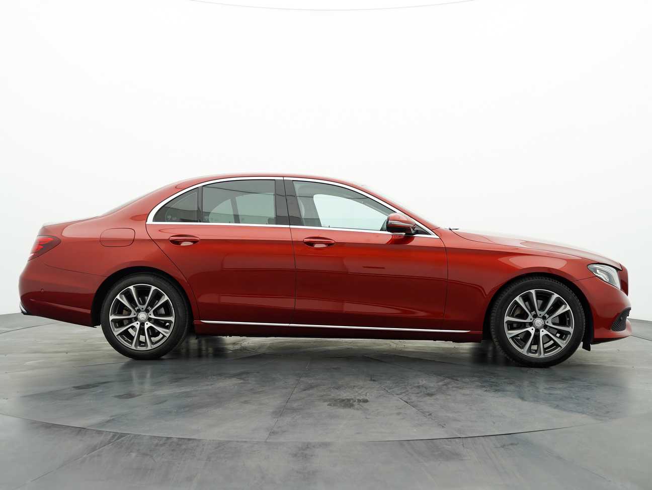 terpakai 2016 Mercedes-Benz E 200 2.0