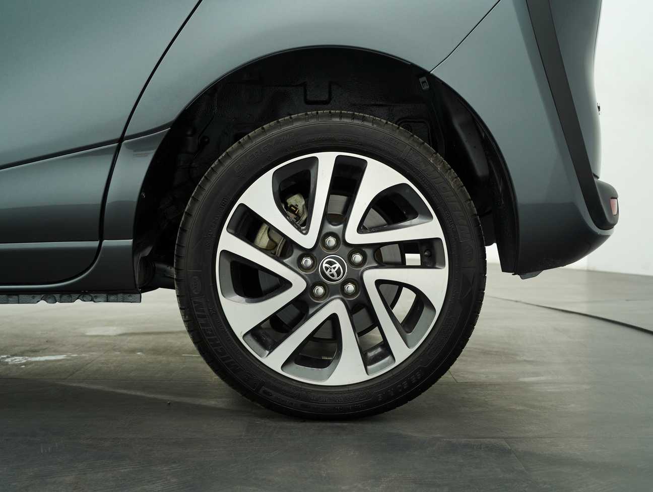 used 2016 Toyota Sienta V 1.5