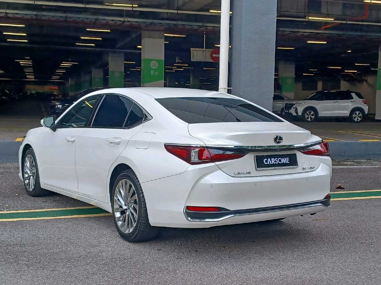 terpakai 2021 Lexus ES 250 Luxury 2.5
