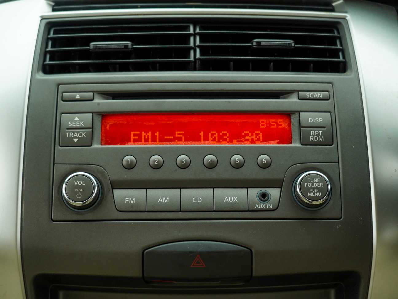 terpakai 2014 Nissan Grand Livina Comfort 1.6