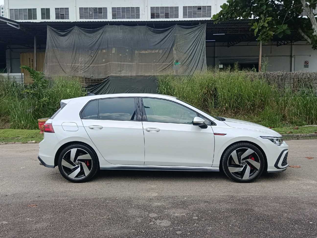 terpakai 2024 Volkswagen Golf GTI IQ.Drive 2.0