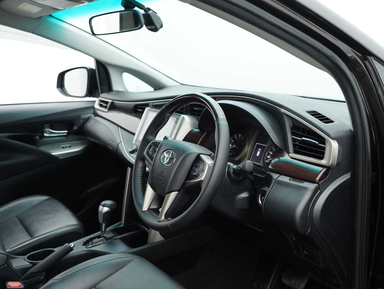 used 2023 Toyota Innova X 2.0