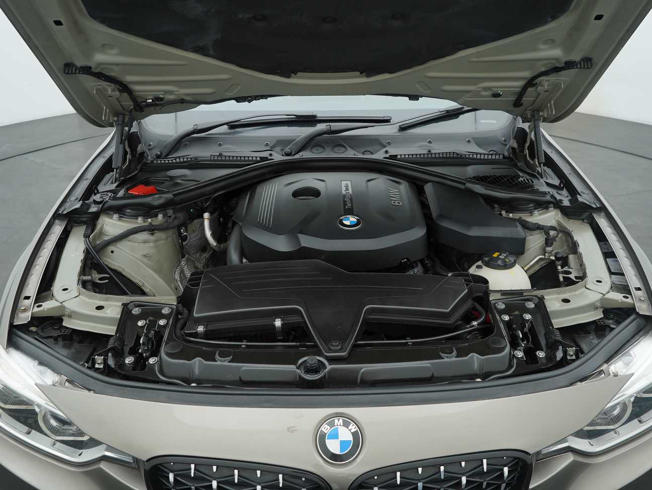 used 2016 BMW 318i Luxury 1.5