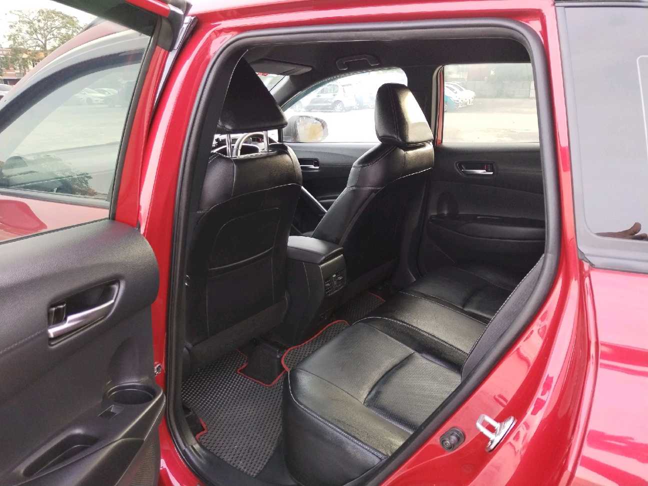 terpakai 2023 Toyota Corolla Cross V 1.8