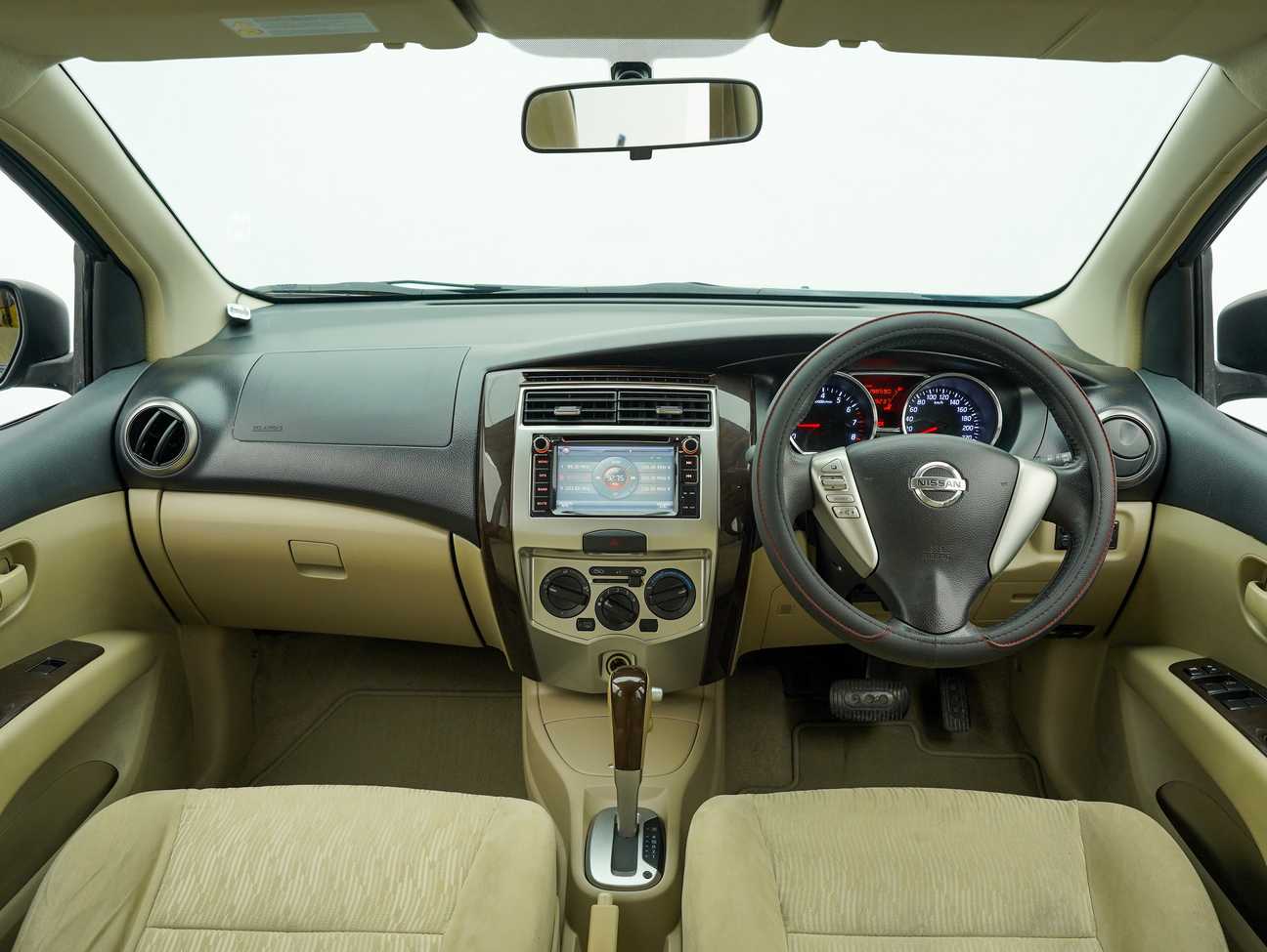 terpakai 2014 Nissan Grand Livina Comfort 1.8