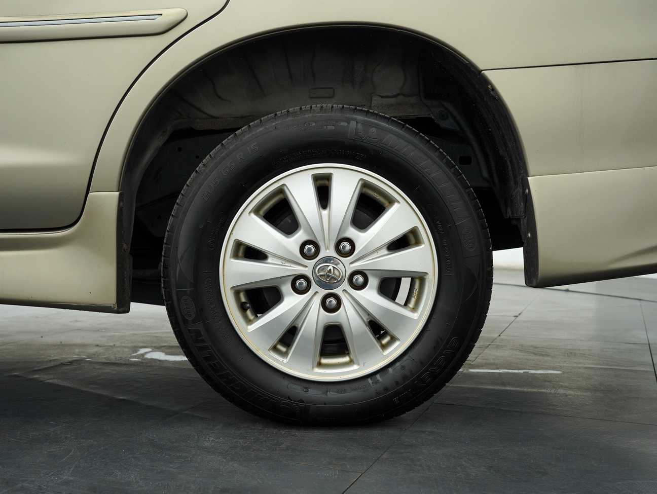 used 2011 Toyota Innova G 2.0