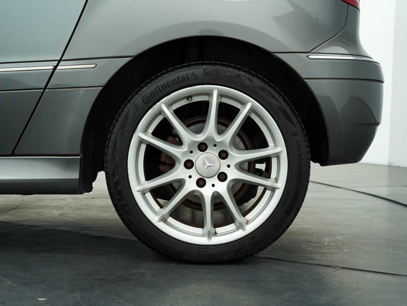 terpakai 2011 Mercedes-Benz B180  1.7