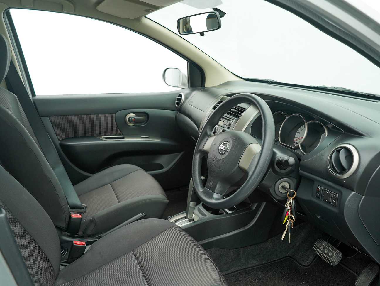 used 2013 Nissan LIVINA X-GEAR 1.6