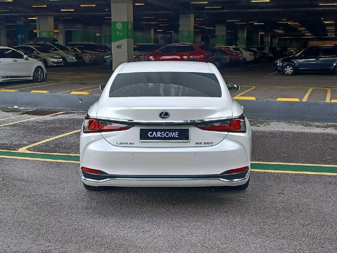 terpakai 2021 Lexus ES 250 Luxury 2.5