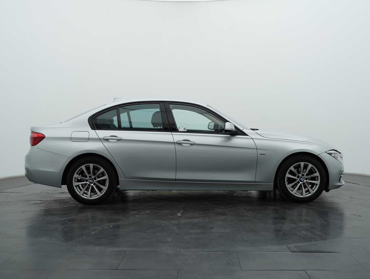terpakai 2016 BMW 320i Sport Line 2.0