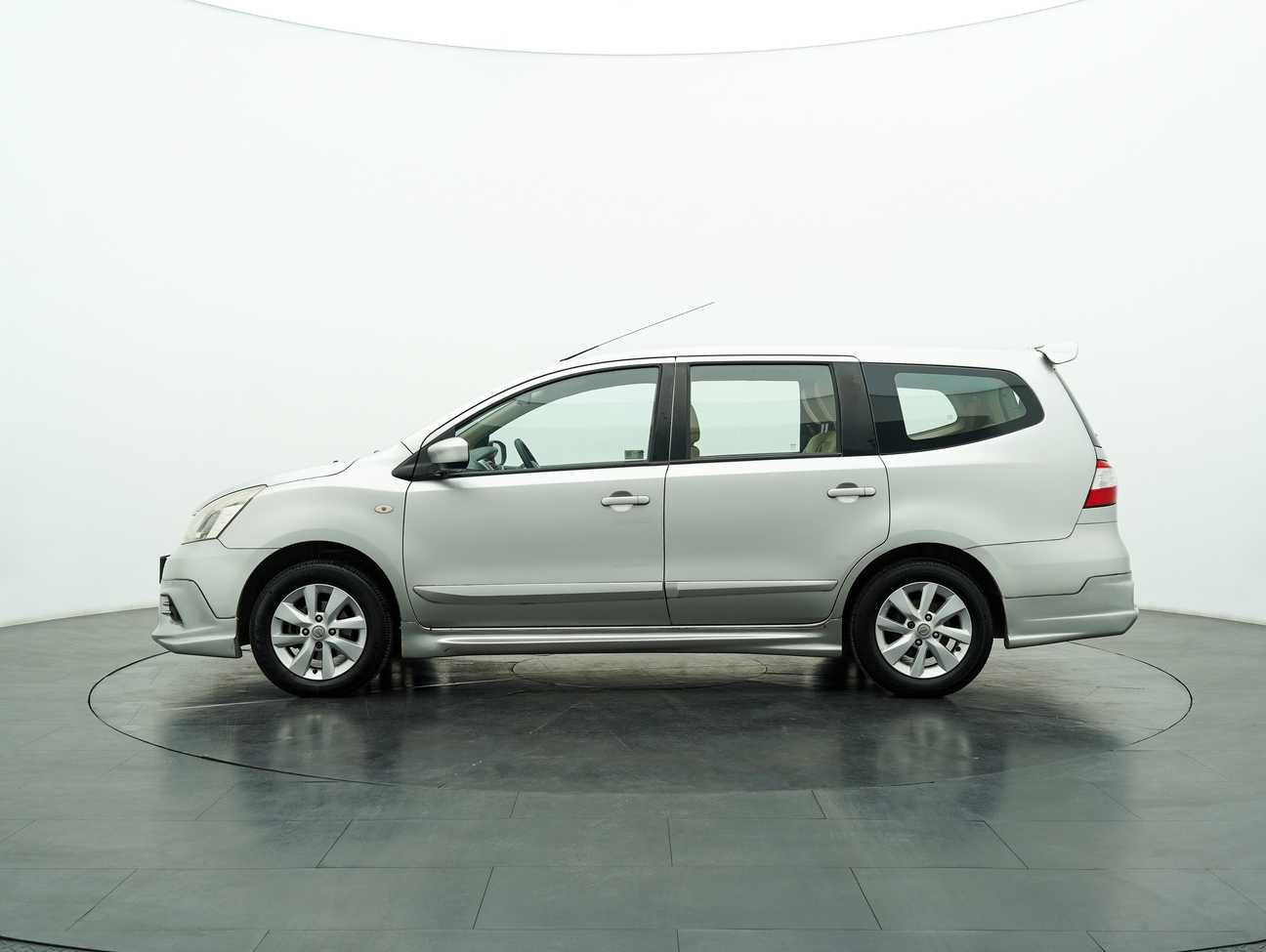 terpakai 2014 Nissan Grand Livina Comfort 1.6