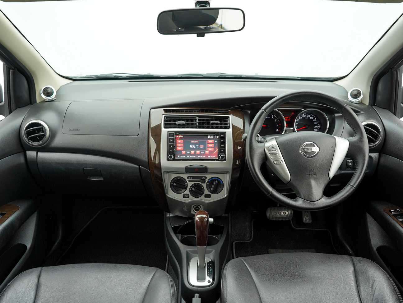 terpakai 2018 Nissan Grand Livina Comfort 1.8