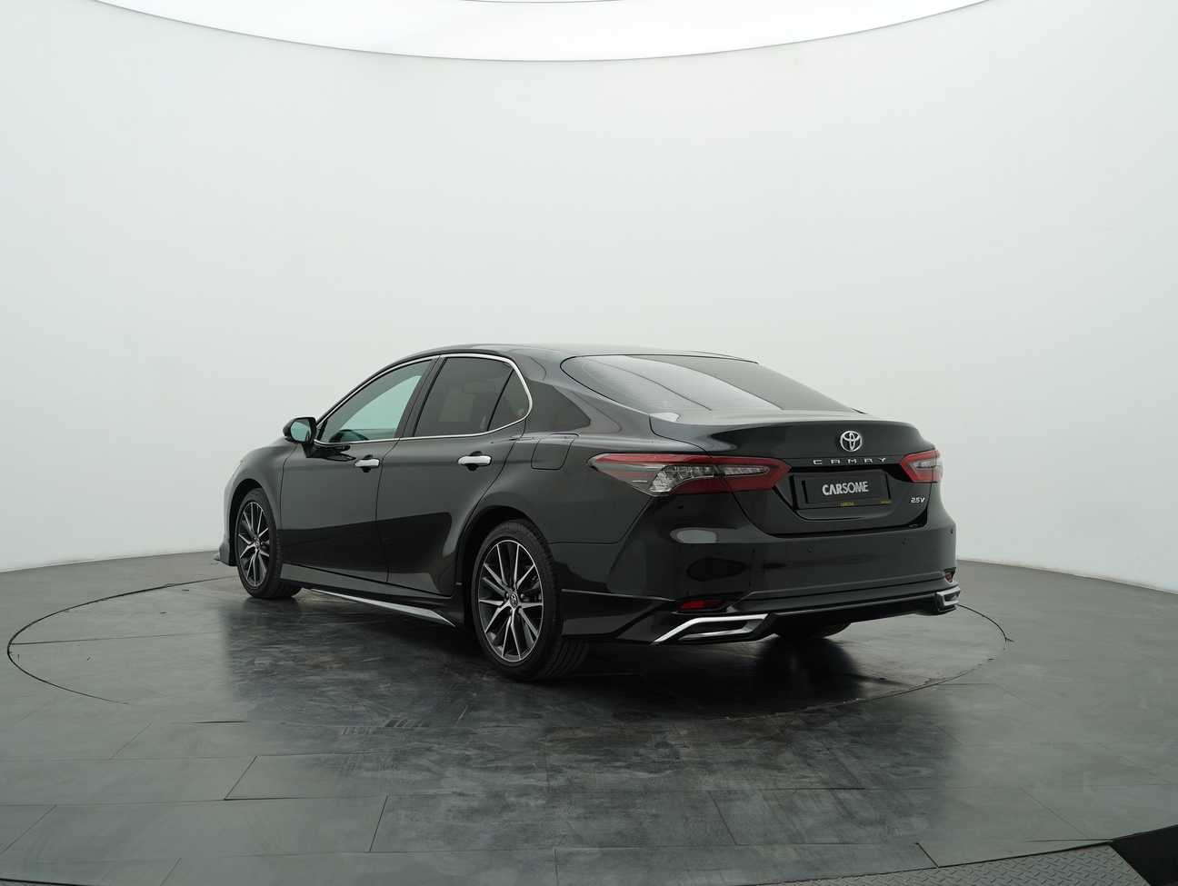 used 2024 Toyota Camry V 2.5
