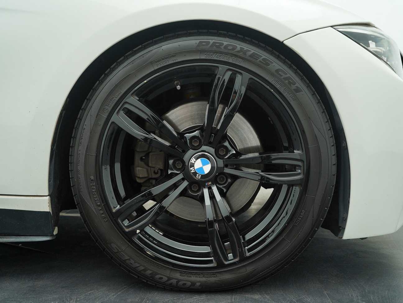 terpakai 2015 BMW 330i M Sport 2.0