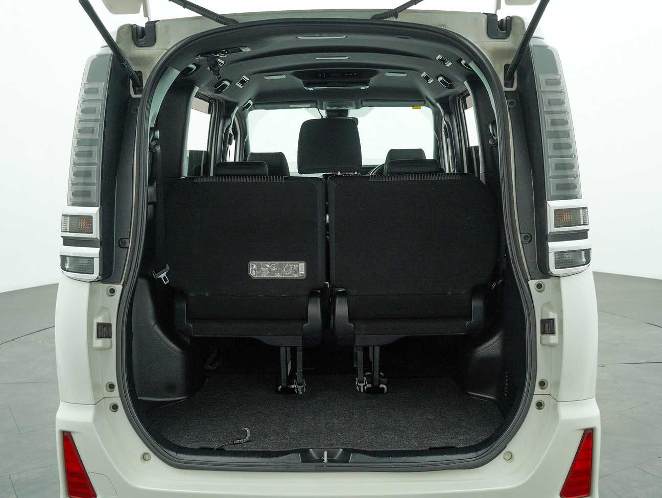 used 2018 Toyota Voxy ZS Kirameki Edition 2.0